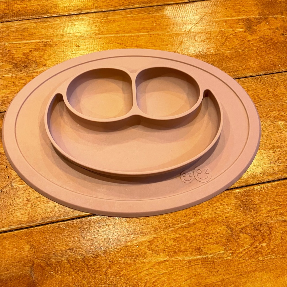 Ezpz brand baby plate mat.  Color: BLUSH.